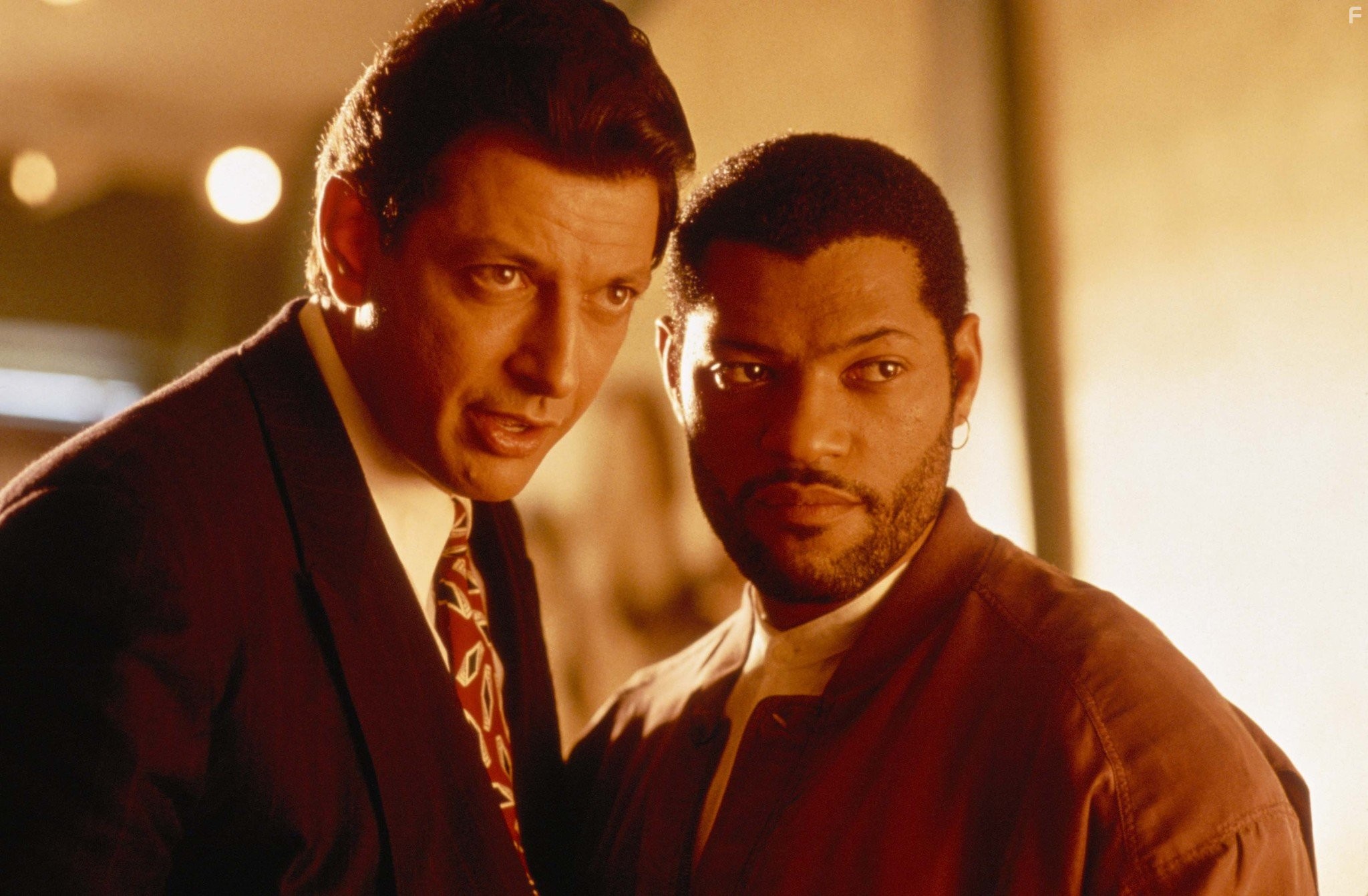 Jeff Goldblum and Laurence Fishburne in Под прикрытием (1992)