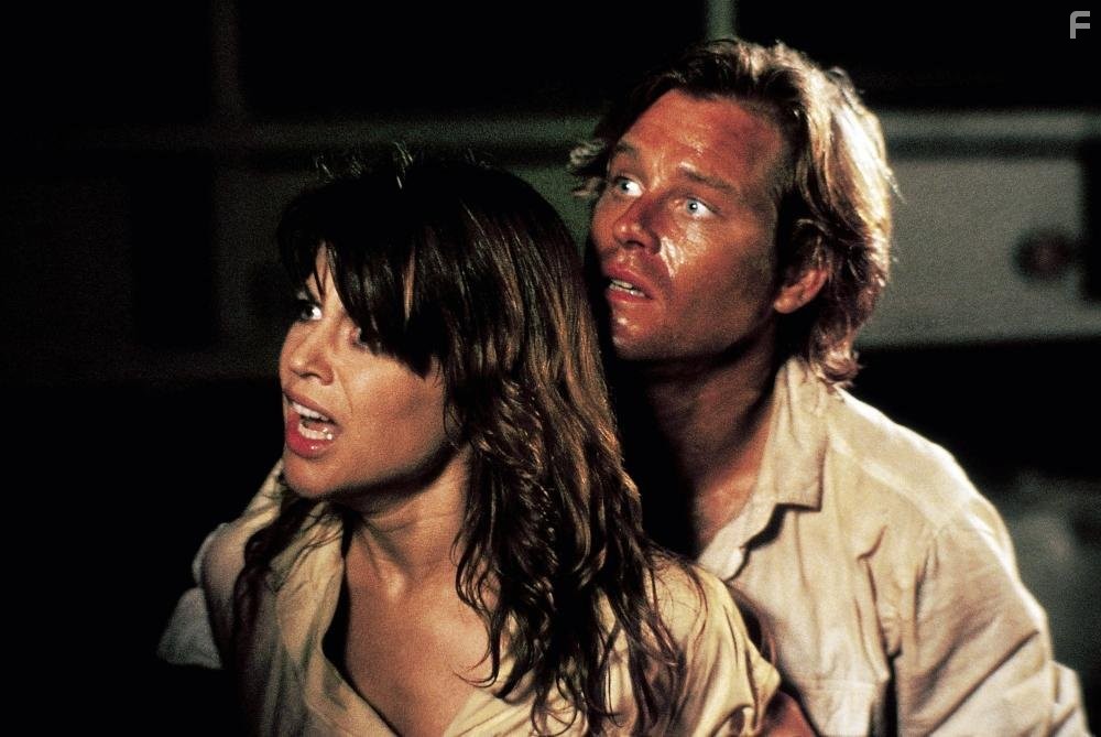 Linda Hamilton and Brian Kerwin in Кинг Конг жив (1986)