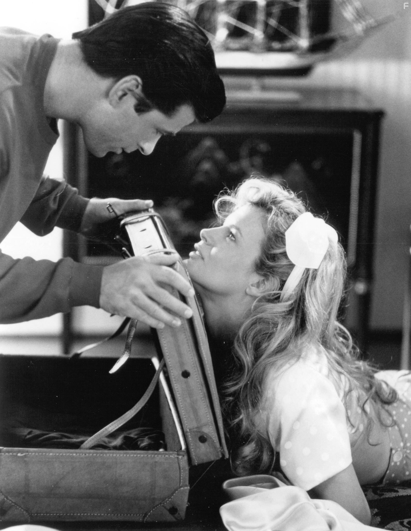 Kim Basinger and Alec Baldwin in Привычка жениться (1991)