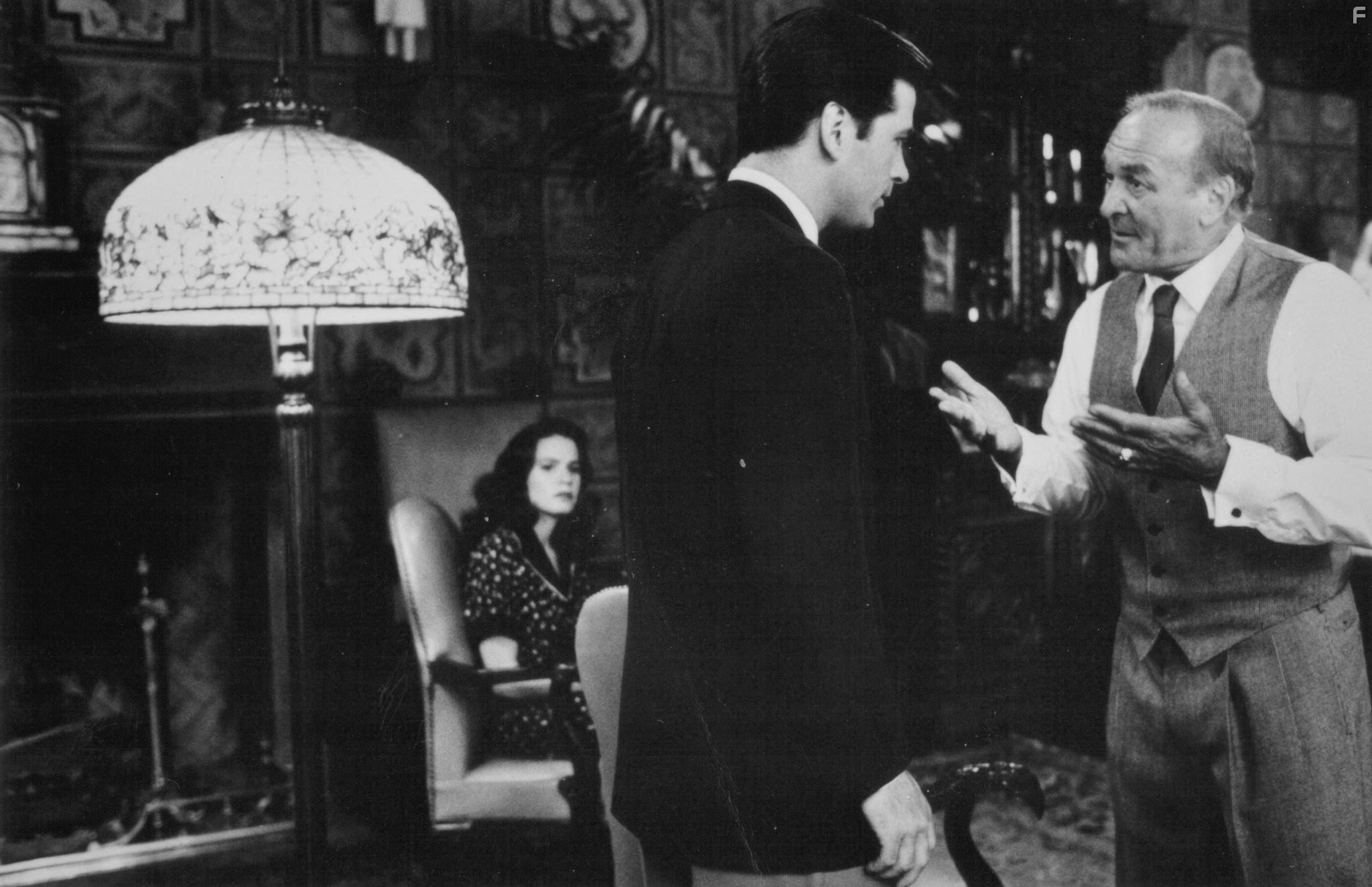 Alec Baldwin and Robert Loggia in Привычка жениться (1991)