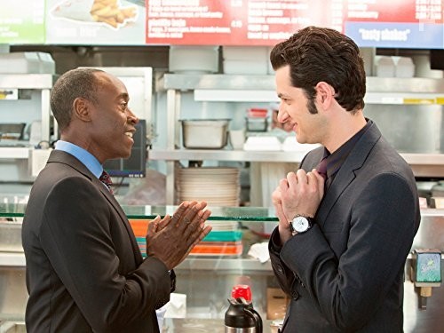 Don Cheadle and Ben Schwartz in Обитель лжи (2012)