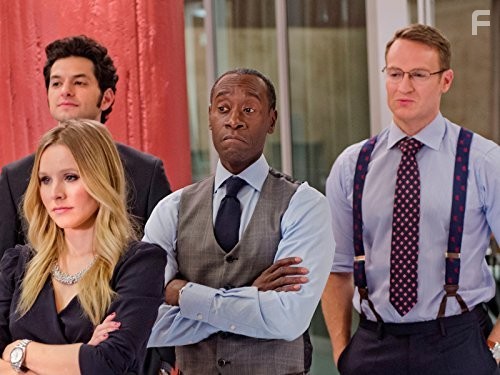 Don Cheadle, Kristen Bell, Josh Lawson, and Ben Schwartz in Обитель лжи (2012)