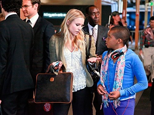 Don Cheadle, Kristen Bell, Josh Lawson, and Donis Leonard Jr. in Обитель лжи (2012)
