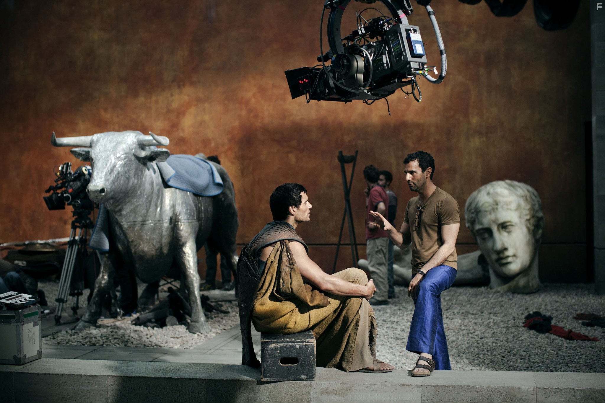 Henry Cavill and Tarsem Singh in Война Богов: Бессмертные (2011)