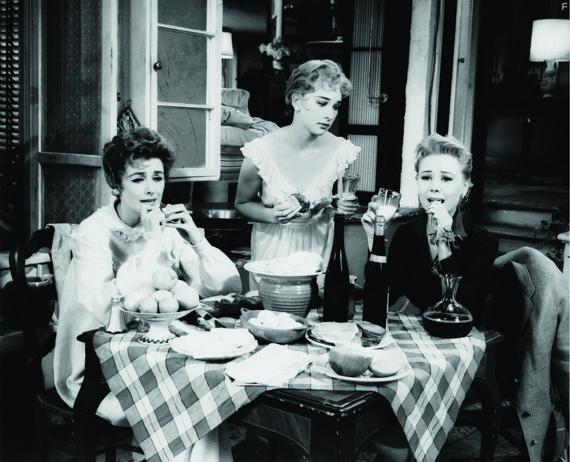 Taina Elg, Mitzi Gaynor, and Kay Kendall in Гёрлз (1957)