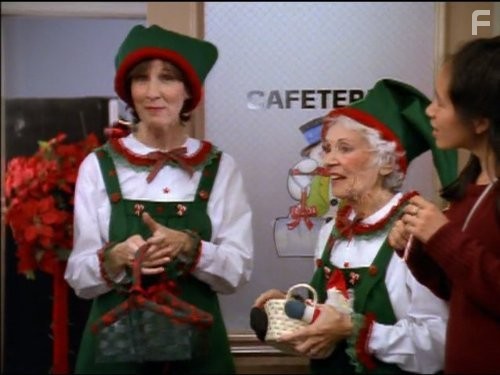 Mary Gross in Сабрина - маленькая ведьма (1996)