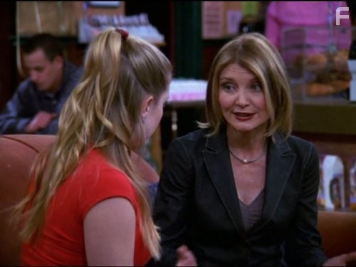 Melissa Joan Hart and Beth Broderick in Сабрина - маленькая ведьма (1996)