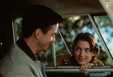 Winona Ryder and Dermot Mulroney in Лоскутное одеяло (1995)