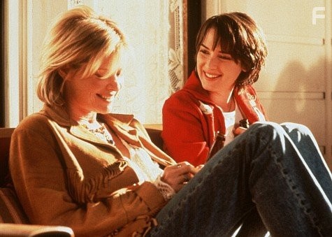 Winona Ryder and Kate Capshaw in Лоскутное одеяло (1995)