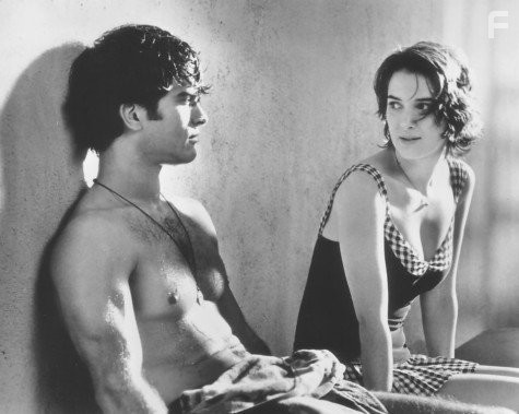 Winona Ryder and Johnathon Schaech in Лоскутное одеяло (1995)