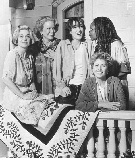 Winona Ryder, Anne Bancroft, Ellen Burstyn, Alfre Woodard, and Kate Nelligan in Лоскутное одеяло (1995)