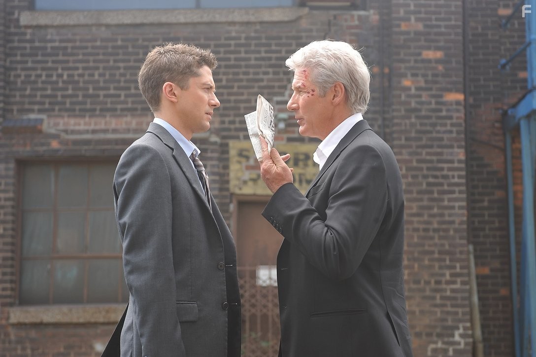 Richard Gere and Topher Grace in Двойной агент (2011)