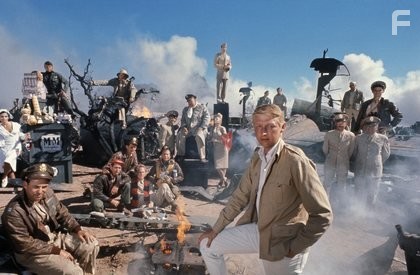 "Catch-22" Director Mike Nichols and cast (Paula Prentiss, Alan Arkin, Jon Voight, Bob Newhart, Martin Sheen, Art Garfunkel, Orson Welles, Anthony Perkins, Buck Henry, Martin Balsam) 1970 Paramount © 1978 Bob Willoughby