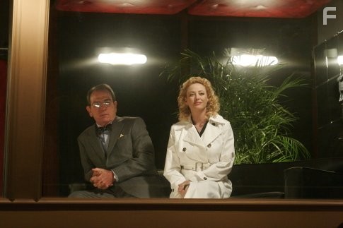 Tommy Lee Jones and Virginia Madsen in Компаньоны (2006)