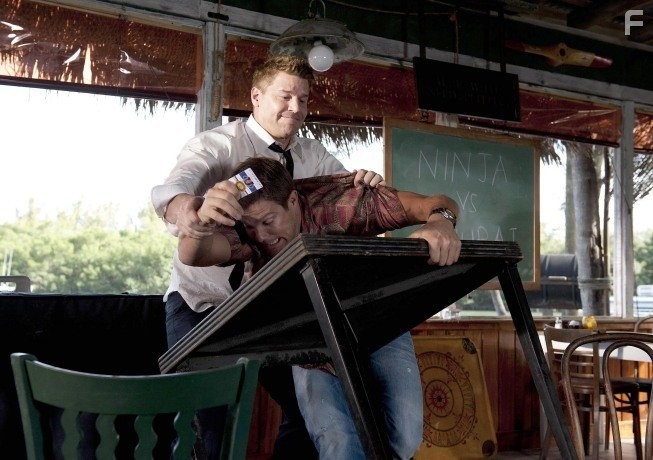 David Boreanaz and Geoff Stults in Кости (2005)