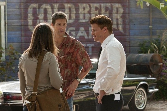 David Boreanaz, Emily Deschanel, and Geoff Stults in Кости (2005)