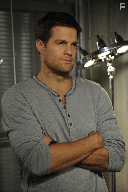 Geoff Stults in Кости (2005)