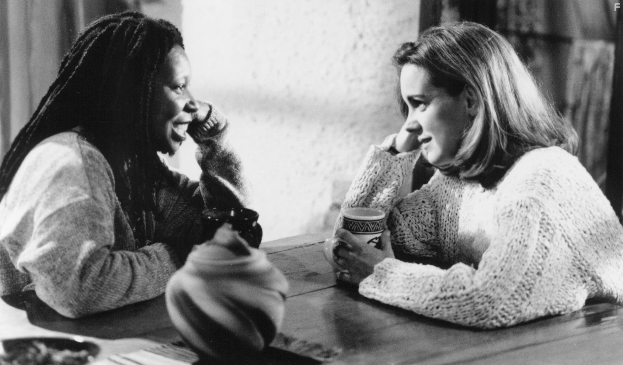 Whoopi Goldberg and Elizabeth Perkins in Лунный свет и Валентино (1995)