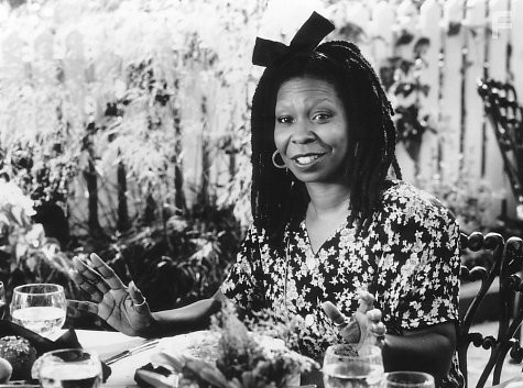 Whoopi Goldberg in Лунный свет и Валентино (1995)