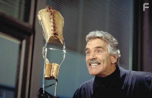 Dennis Farina in Мой криминальный дядюшка (2002)