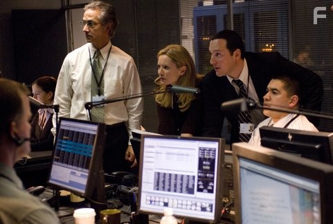 Joan Allen, David Strathairn, and Tom Gallop in Ультиматум Борна (2007)