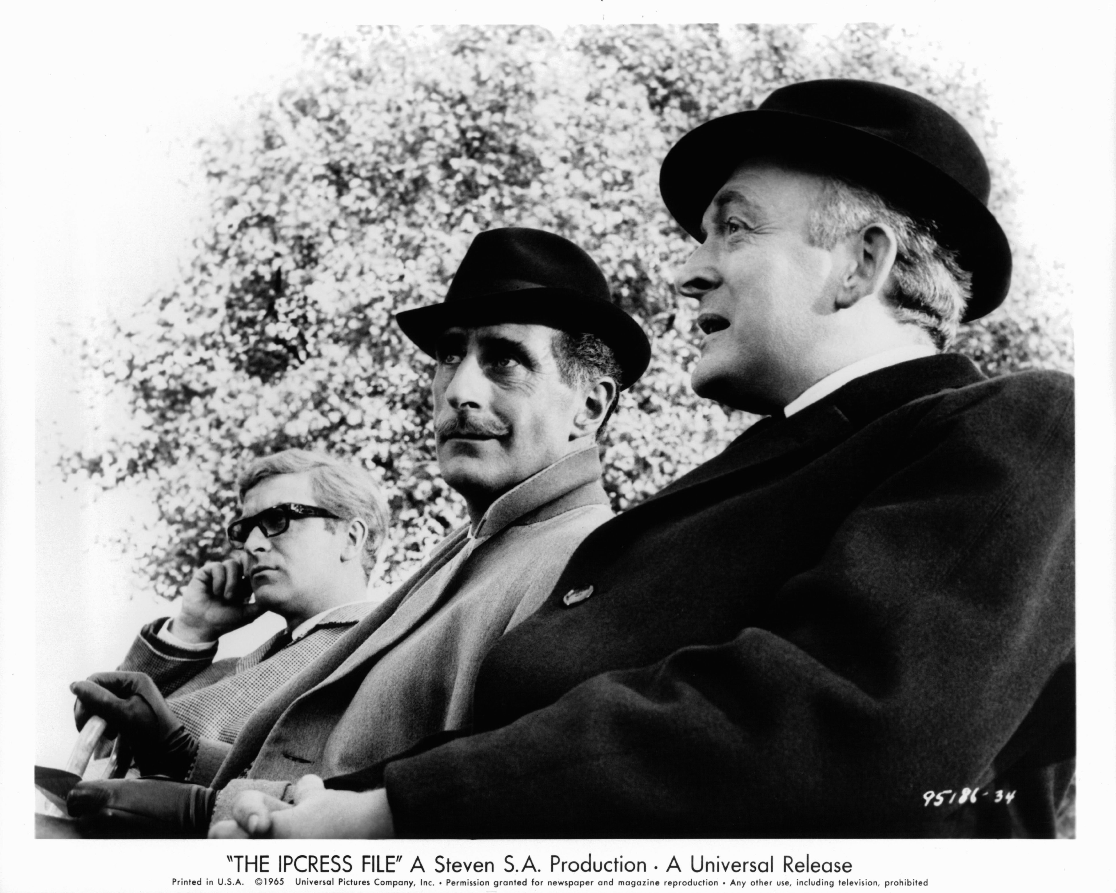 Michael Caine, Frank Gatliff, and Nigel Green in Досье Ипкресс (1965)