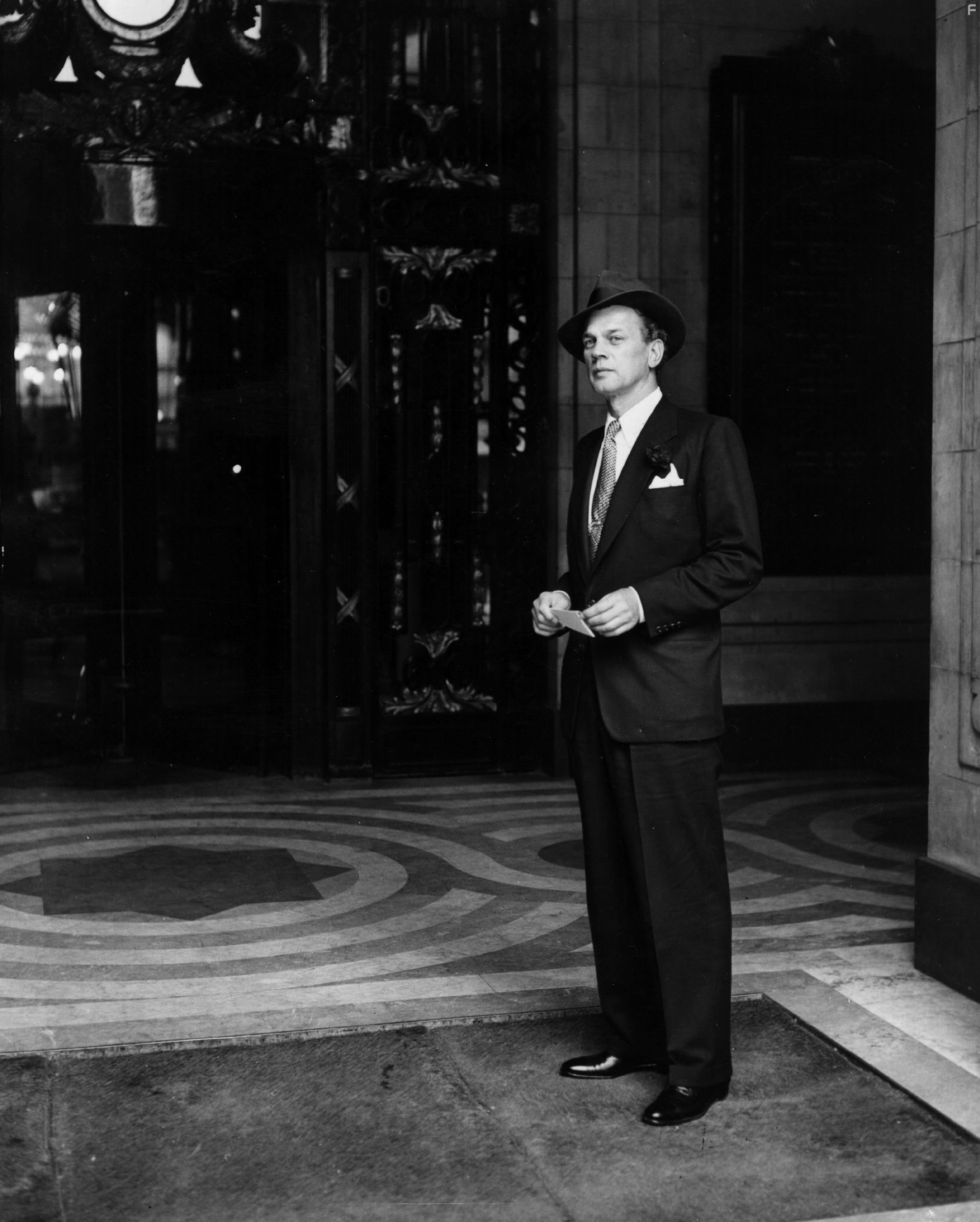 Joseph Cotten in Под знаком Козерога (1949)