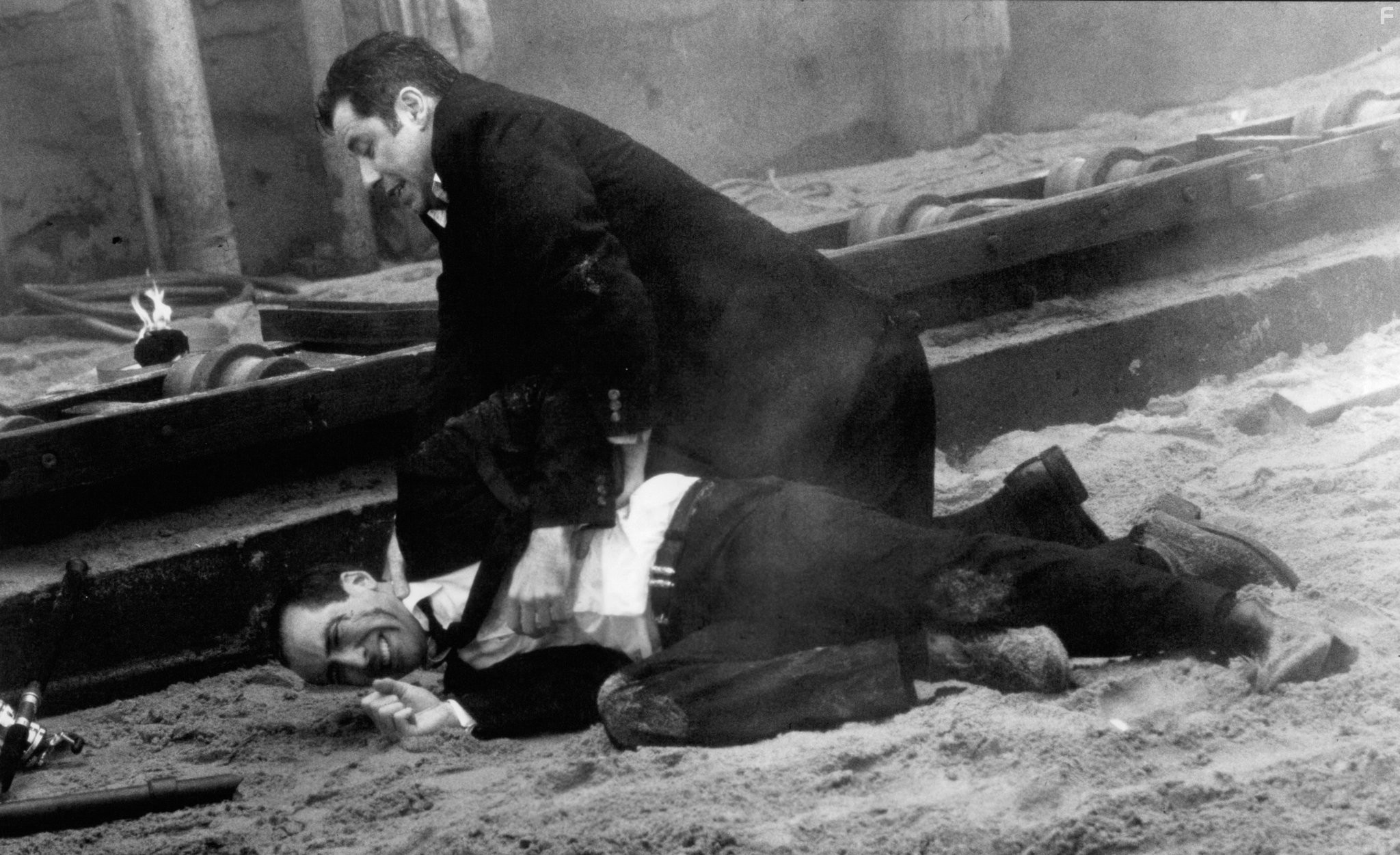 Nicolas Cage and John Travolta in Без лица (1997)