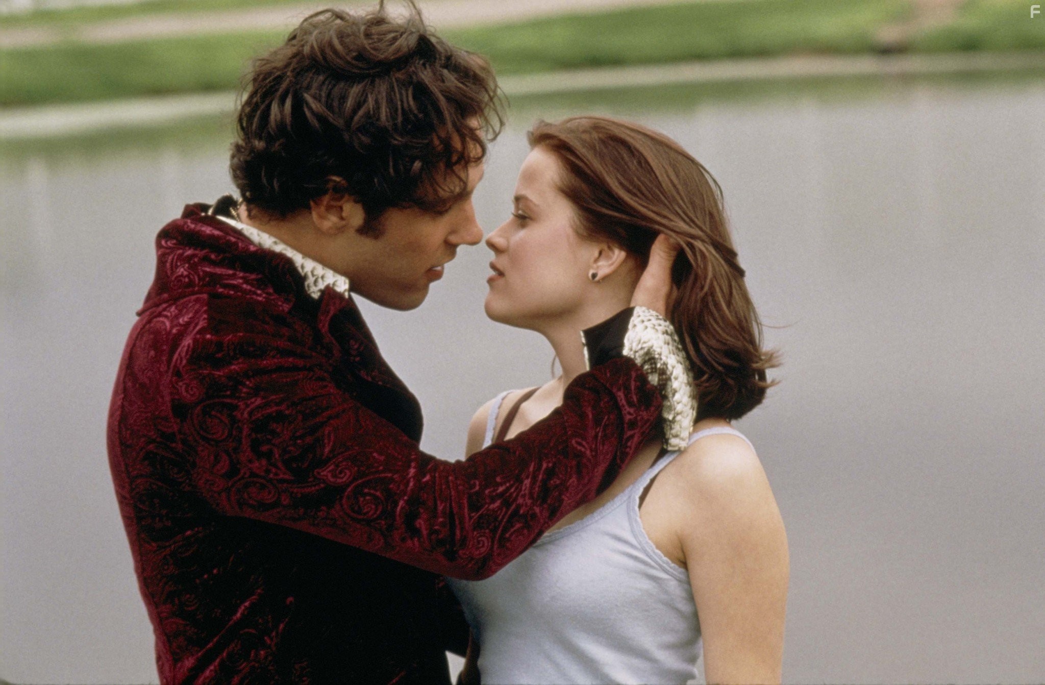 Reese Witherspoon and Paul Rudd in Ночная посылка (1998)