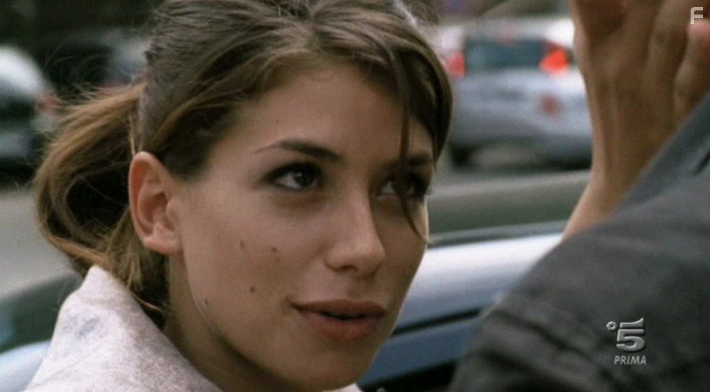 Giulia Michelini in Squadra antimafia - Palermo oggi (2009)