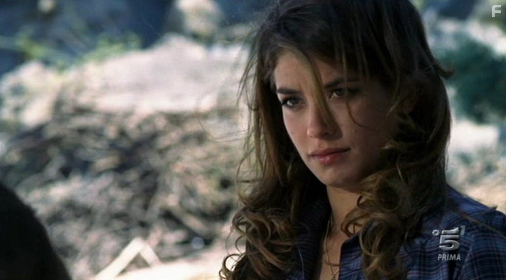 Giulia Michelini in Squadra antimafia - Palermo oggi (2009)