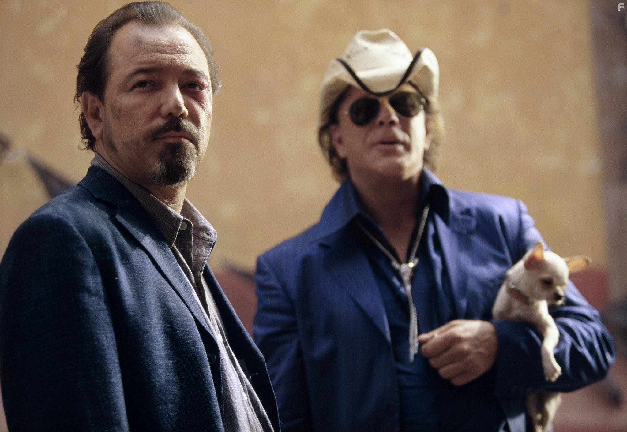 Mickey Rourke and Rub?n Blades in Однажды в Мексике: Отчаянный 2 (2003)