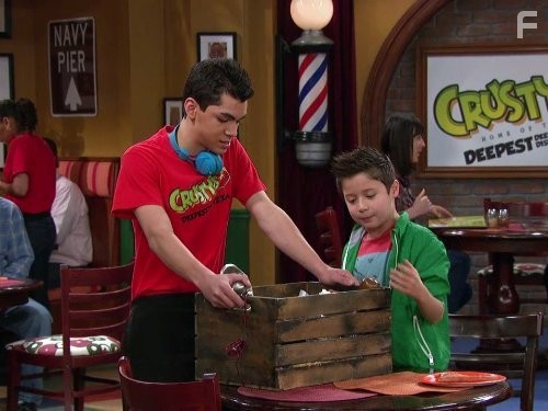 Davis Cleveland and Adam Irigoyen in Танцевальная лихорадка (2010)