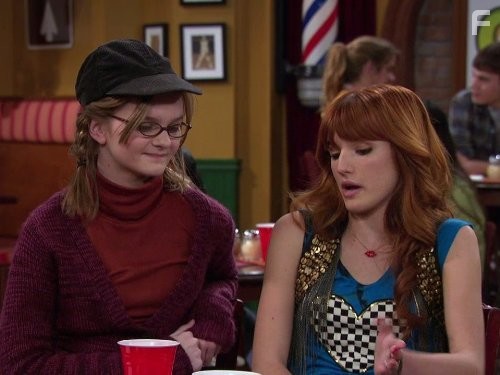 Kerris Dorsey and Bella Thorne in Танцевальная лихорадка (2010)