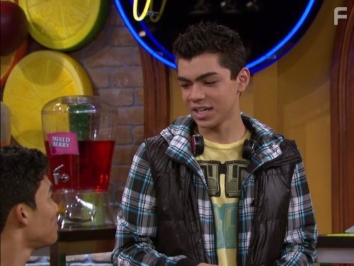 Roshon Fegan and Adam Irigoyen in Танцевальная лихорадка (2010)