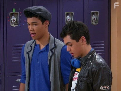 Roshon Fegan and Adam Irigoyen in Танцевальная лихорадка (2010)