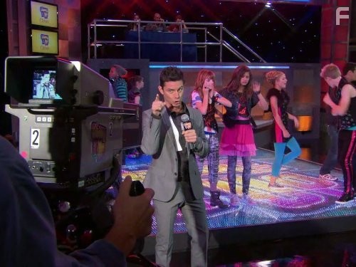 R. Brandon Johnson, Bella Thorne, Kenton Duty, Caroline Sunshine, and Zendaya in Танцевальная лихорадка (2010)