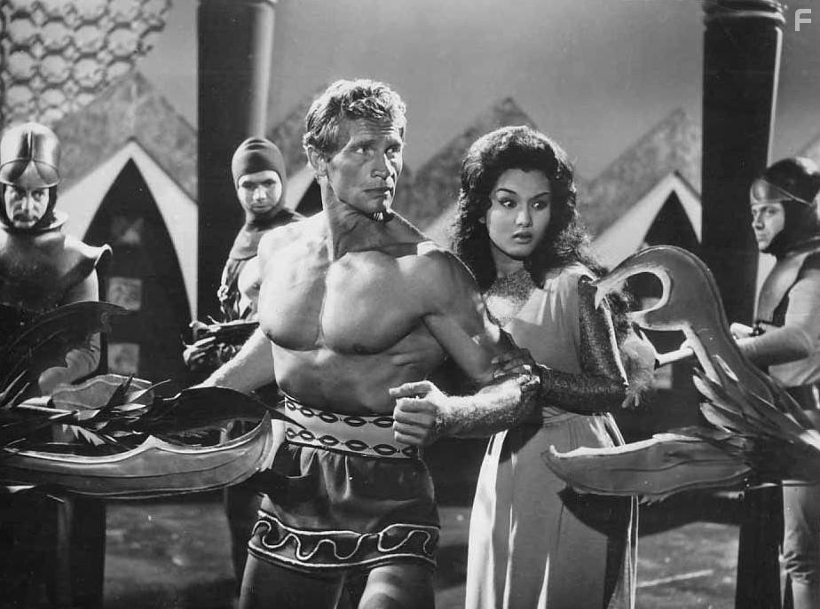 Bella Cortez and Gordon Mitchell in Il gigante di Metropolis (1961)