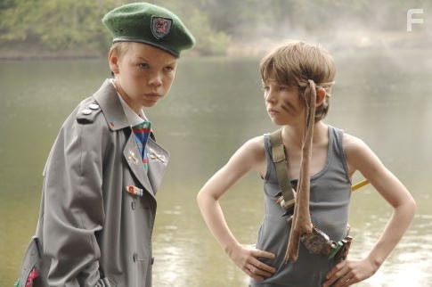 Bill Milner and Will Poulter in Сын Рэмбо (2007)