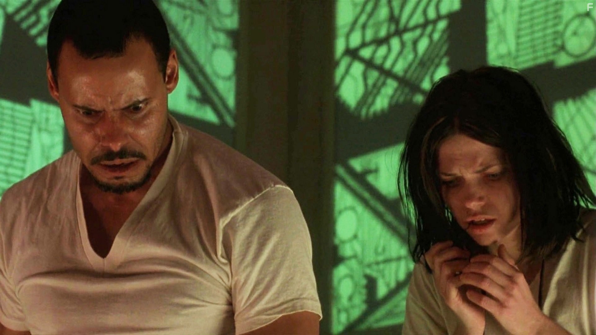 Nicole de Boer and Maurice Dean Wint in Куб (1997)