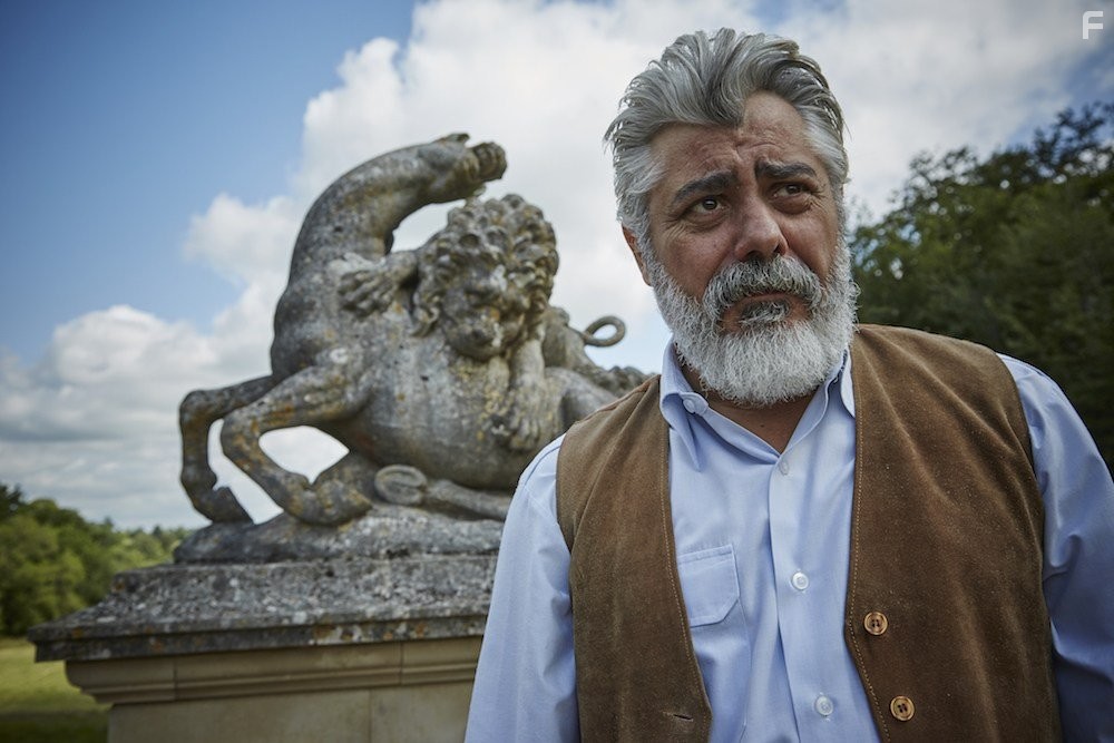 Darrell D'Silva in Молодой Морс (2012)