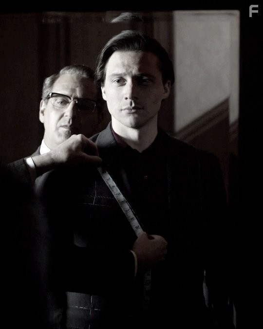 Vincent Riotta and David Oakes in Молодой Морс (2012)