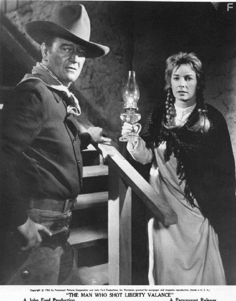 John Wayne and Vera Miles in Человек, который застрелил Либерти Вэланса (1962)