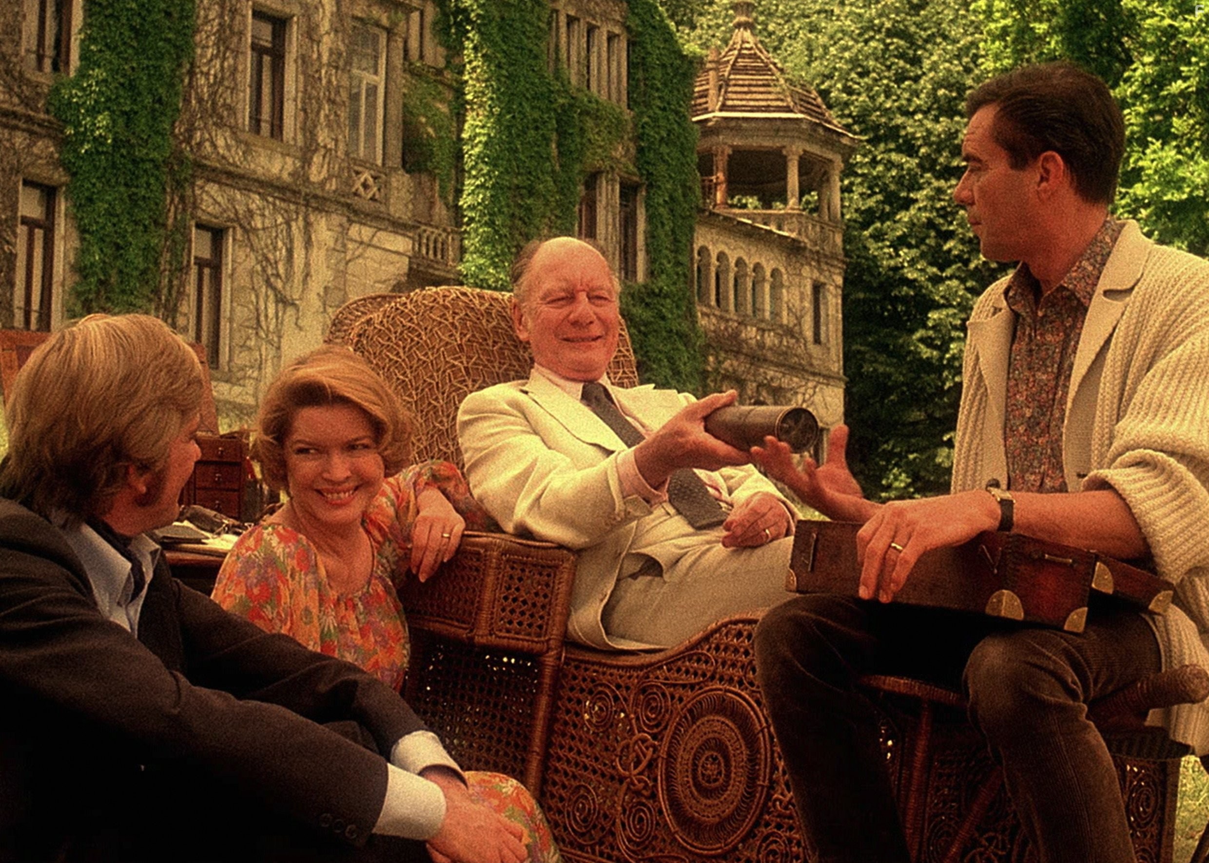 John Gielgud, Ellen Burstyn, David Warner, and Dirk Bogarde in Провидение (1977)
