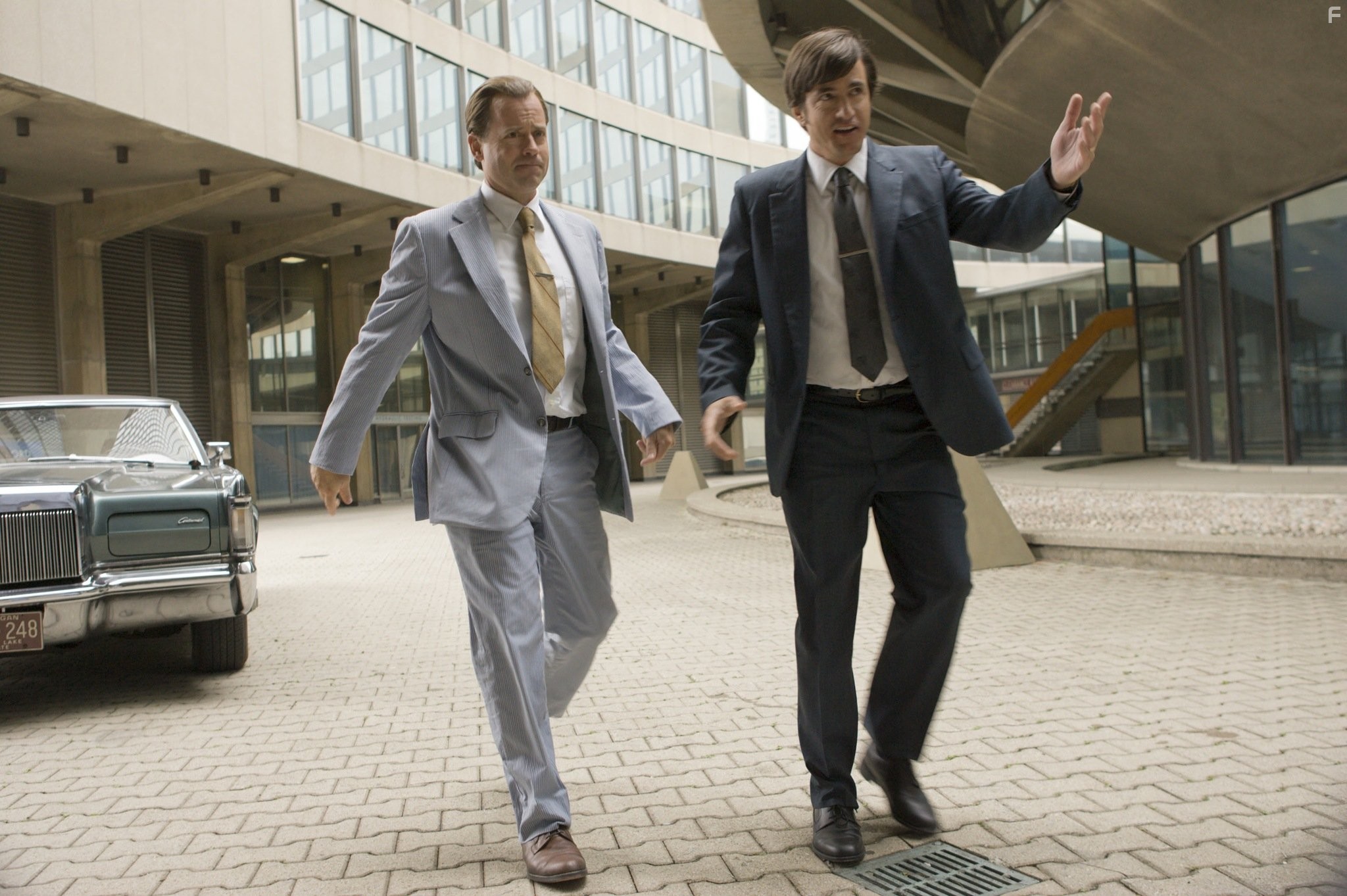 Dermot Mulroney and Greg Kinnear in Проблеск гениальности (2008)