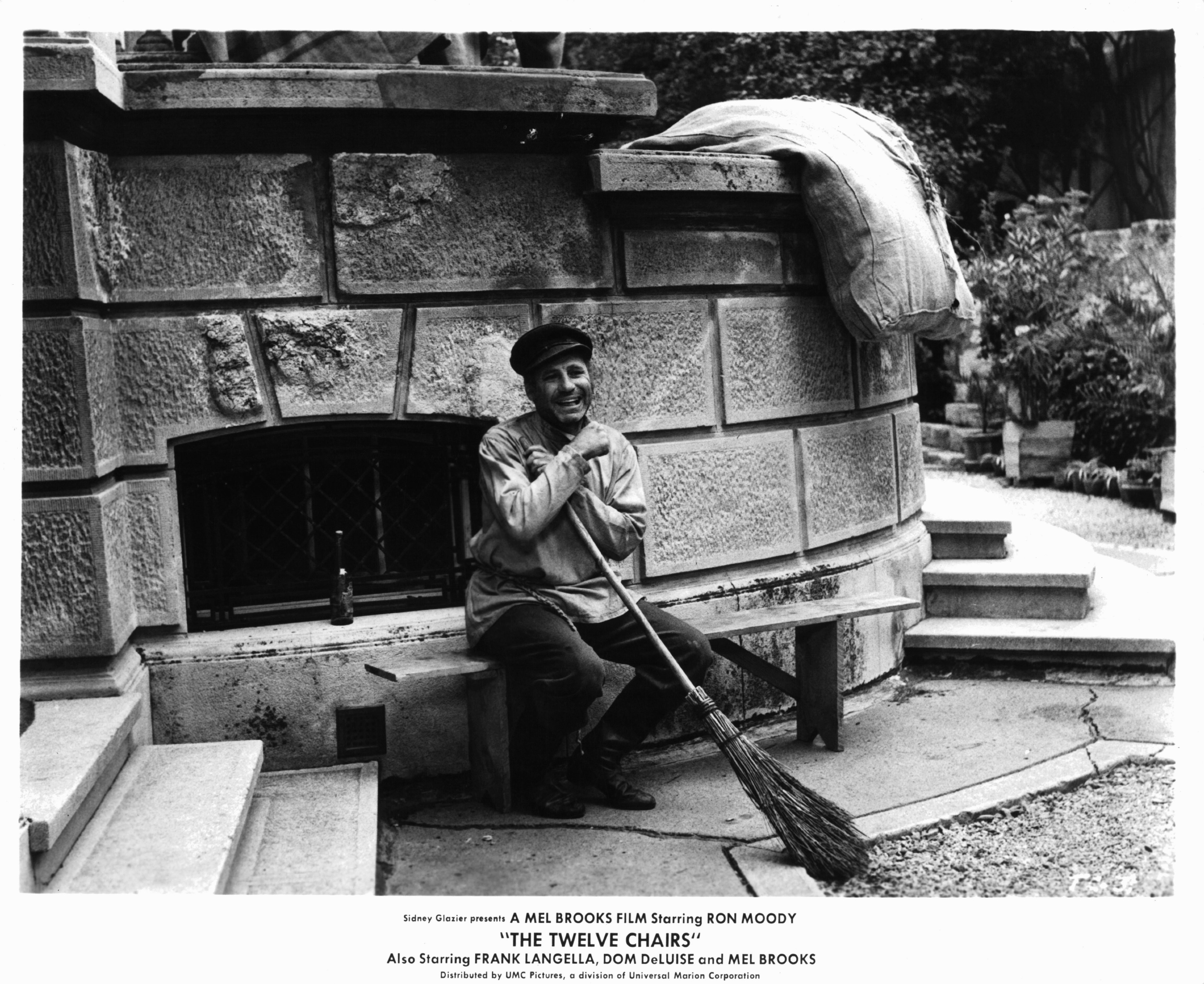 Mel Brooks in 12 стульев (1970)