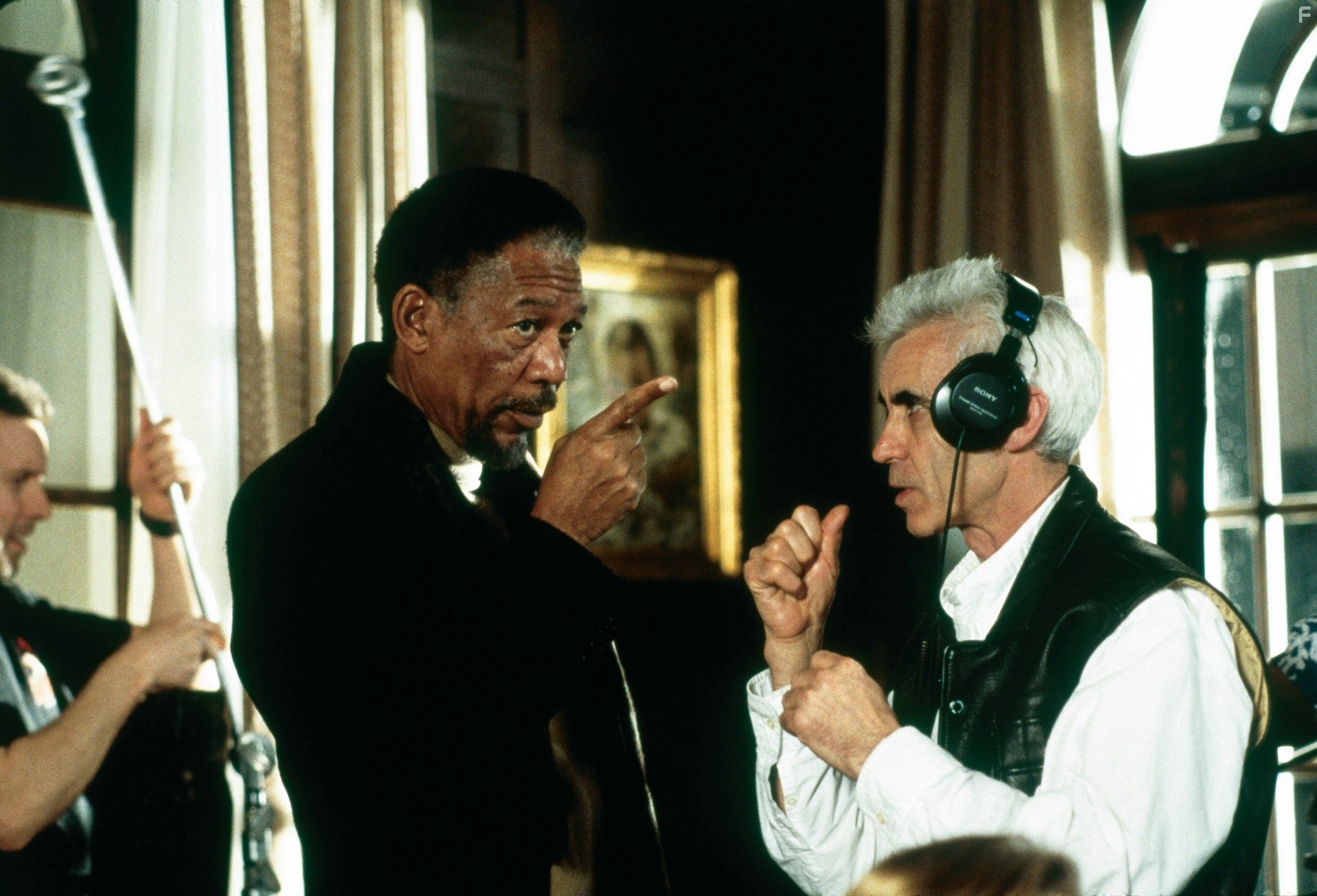 Morgan Freeman and Lee Tamahori in И пришел паук (2001)