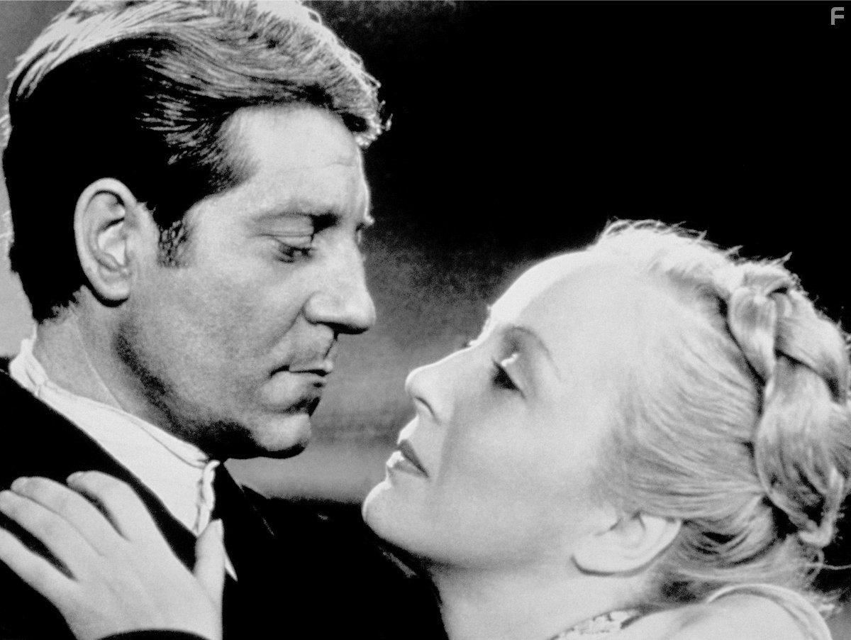 Jean Gabin and Dita Parlo in Yeликая иллюзия (1937)