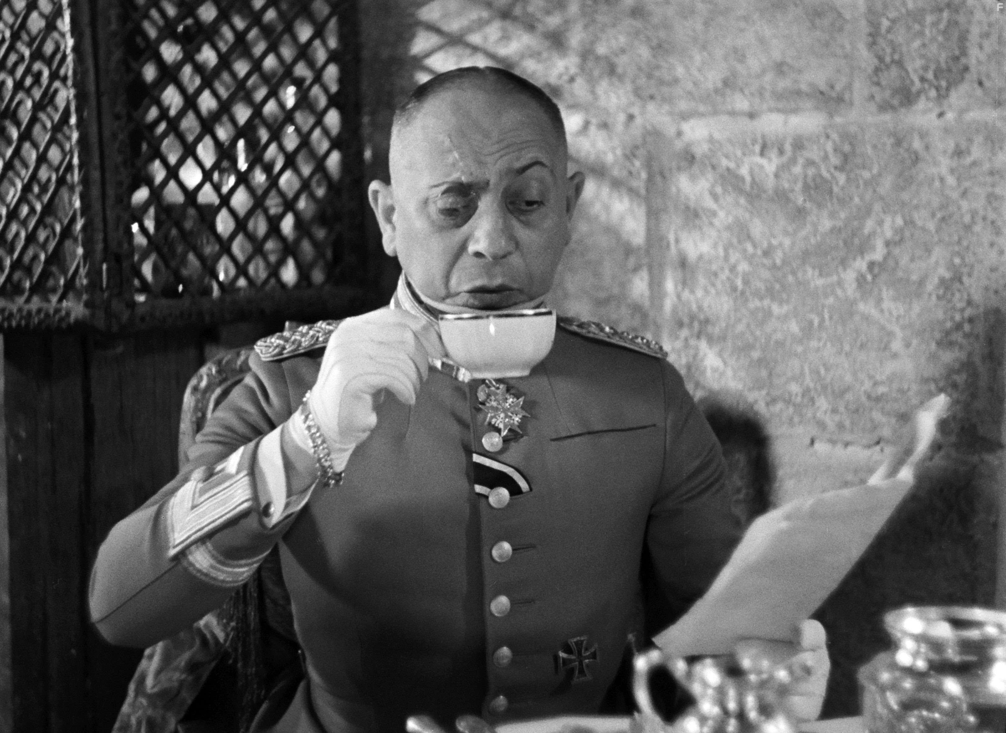 Erich von Stroheim in Yeликая иллюзия (1937)