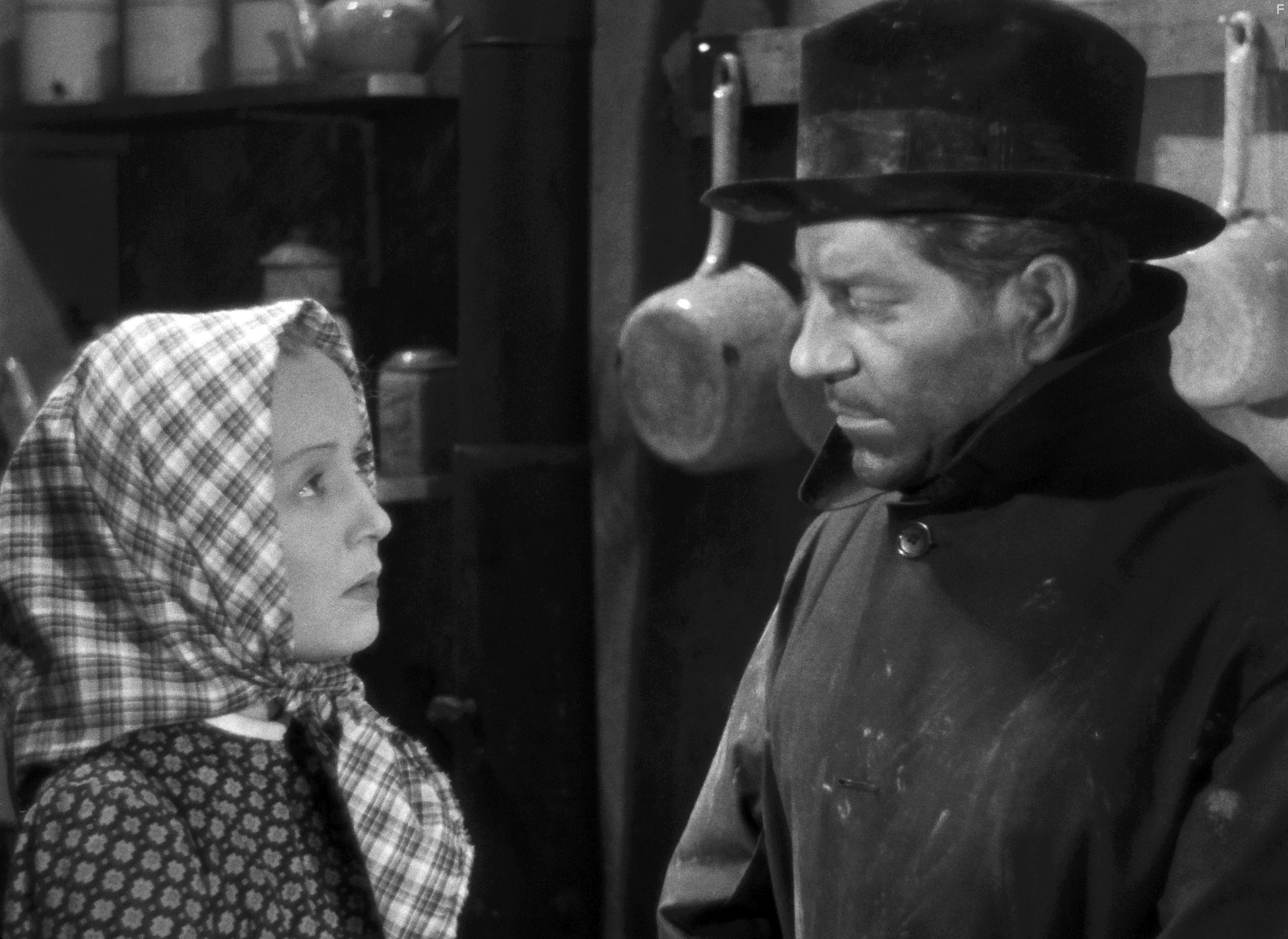 Jean Gabin and Dita Parlo in Yeликая иллюзия (1937)